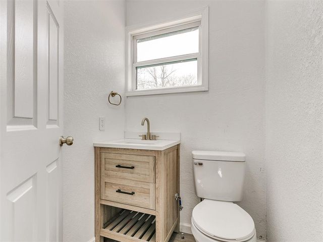 300 Oak Street, Oklahoma City, OK 73110