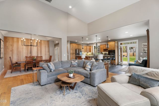 17169 Kingsburg Road, Bend, OR 97707