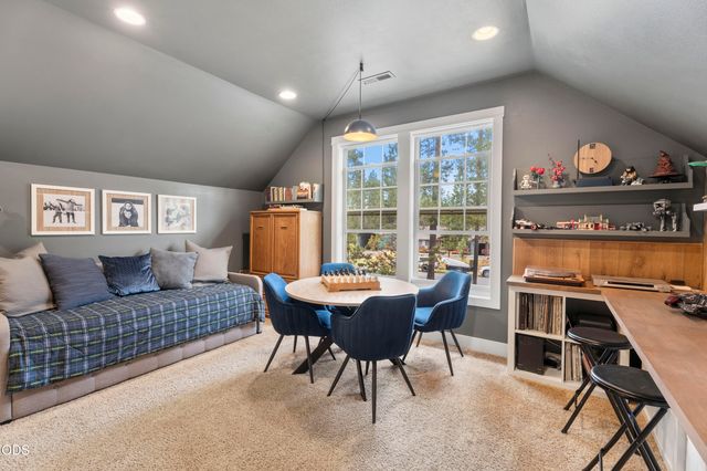 17169 Kingsburg Road, Bend, OR 97707