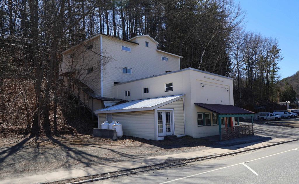 568 North Main Street, Hartford, VT 05001