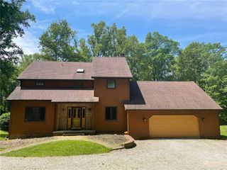 4005 School Rd, Murrysville, PA 15644