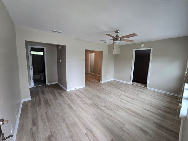 515 Elkhart Avenue, Dallas, TX 75217