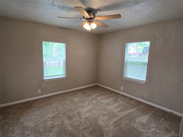 515 Elkhart Avenue, Dallas, TX 75217