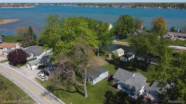 2662 Cottage Lane, Clay Township, MI 48028