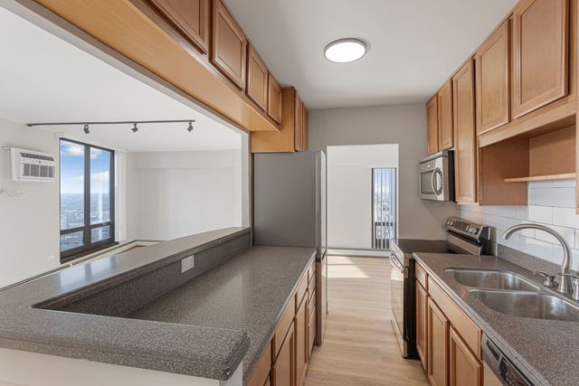 6166 N Sheridan Road 26K, Chicago, IL 60660