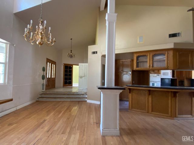 10800 Pitts Avenue, Bakersfield, CA 93306