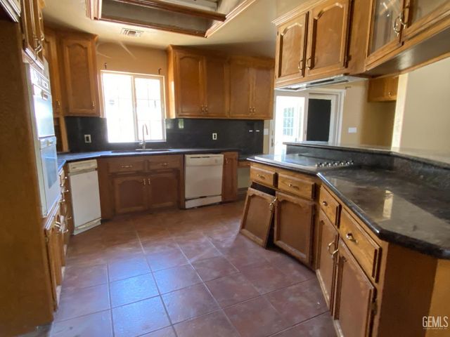 10800 Pitts Avenue, Bakersfield, CA 93306