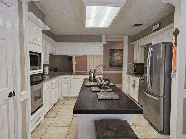 347 Champions Colony Iii, Houston, TX 77069