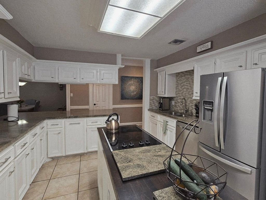 347 Champions Colony Iii, Houston, TX 77069