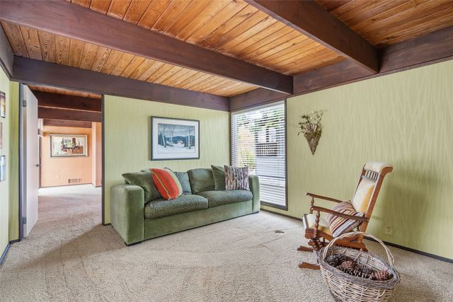 3730 James Lane NE, Solon, IA 52333
