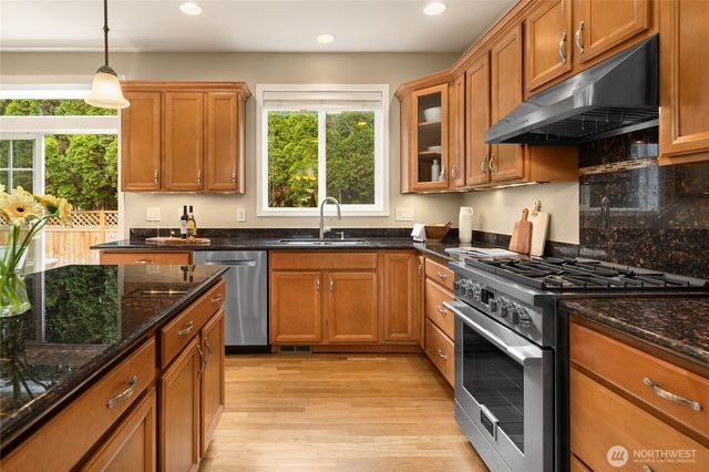 14778 NE 60th Court, Redmond, WA 98052