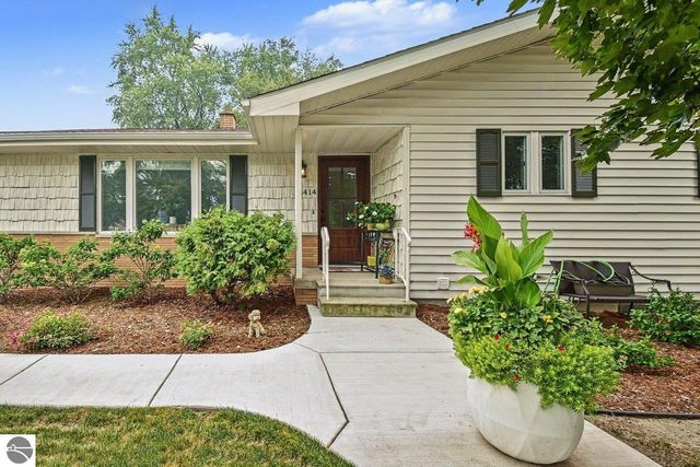 3414 Paulan Drive, Bay City, MI 48706