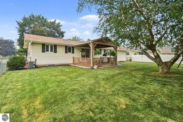 3414 Paulan Drive, Bay City, MI 48706