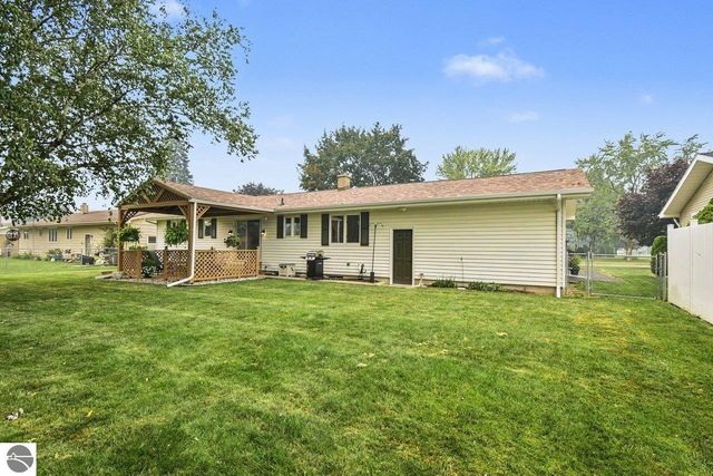 3414 Paulan Drive, Bay City, MI 48706