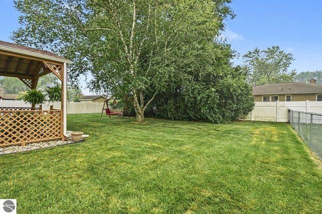 3414 Paulan Drive, Bay City, MI 48706