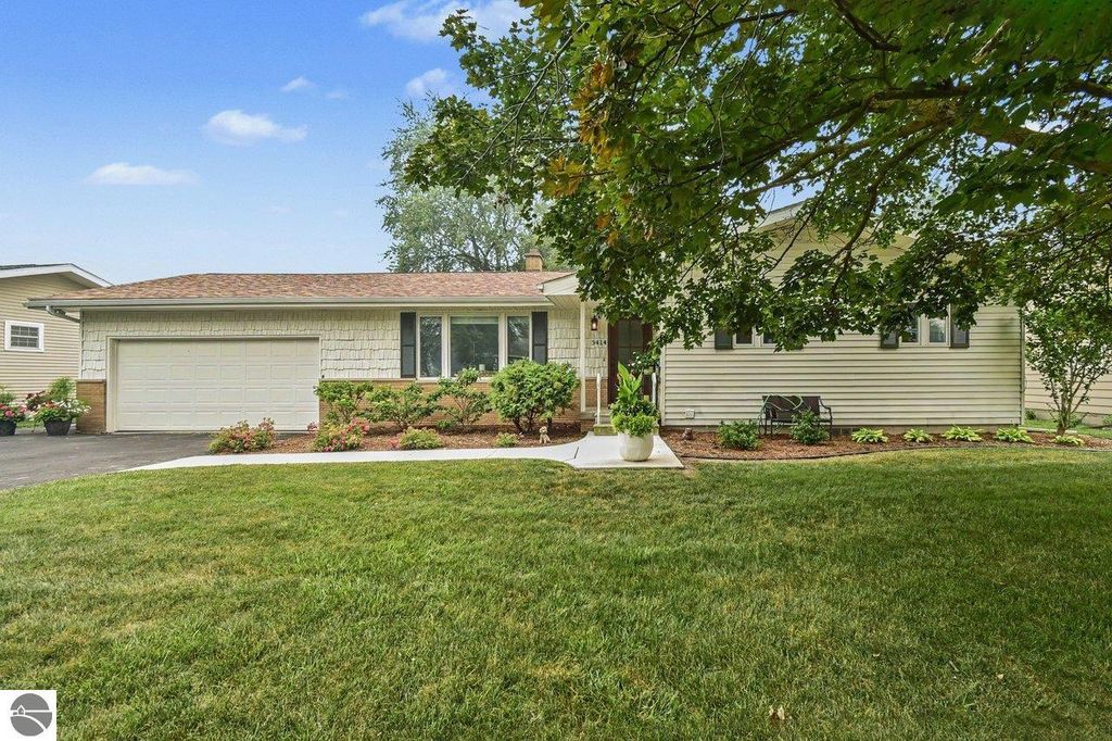 3414 Paulan Drive, Bay City, MI 48706