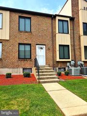 5200 HILLTOP DR #BB-17, Brookhaven, PA 19015