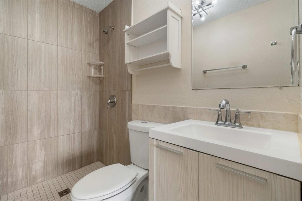 Image 20 of property listing at 2864 GRAND BEND COURT, Orlando, FL 32837