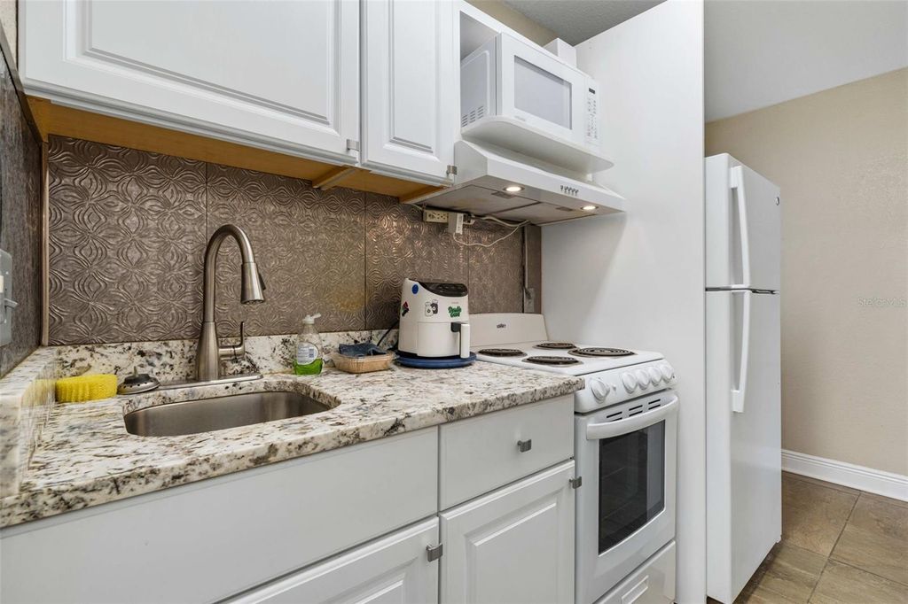 Image 27 of property listing at 2864 GRAND BEND COURT, Orlando, FL 32837