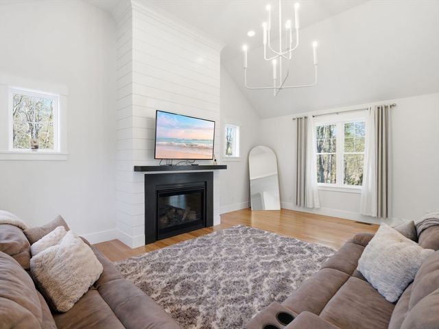1 Smith Rd, Sutton, MA 01590
