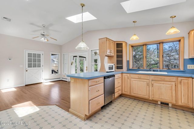 30 Shady Nook Drive, Toms River, NJ 08755