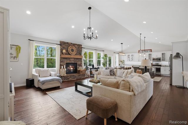 4172 Prairie Rose Drive, Howell, MI 48843