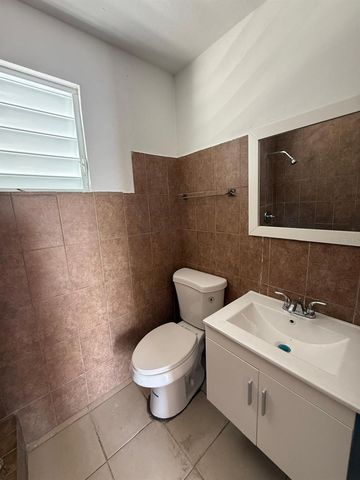 E-49 CALLE 5, Carolina, PR 00985