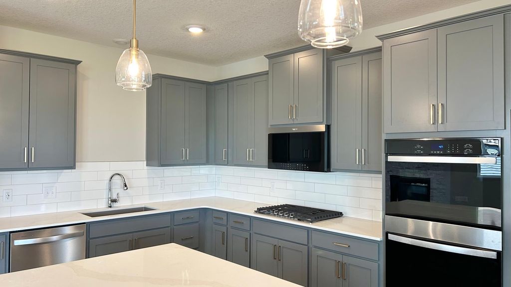 2147 Bluff Heights Drive, Shakopee, MN 55379 — photo 3