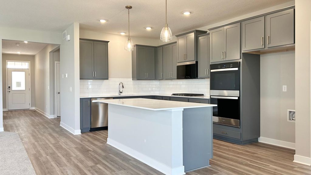 2147 Bluff Heights Drive, Shakopee, MN 55379 — photo 5