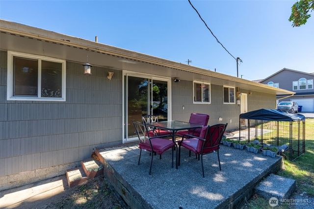 719 2nd Ave NE, Napavine, WA 98565