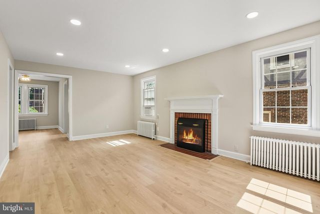 8511 FLOWER AVE, Takoma Park, MD 20912