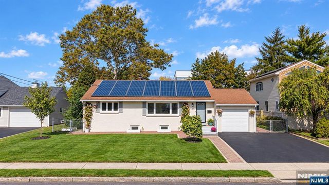 10 Homestead Road, Elmwood Park, NJ 07407