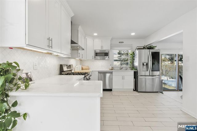 10 Homestead Road, Elmwood Park, NJ 07407