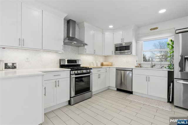 10 Homestead Road, Elmwood Park, NJ 07407