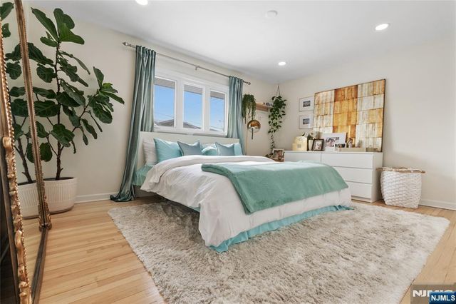 10 Homestead Road, Elmwood Park, NJ 07407