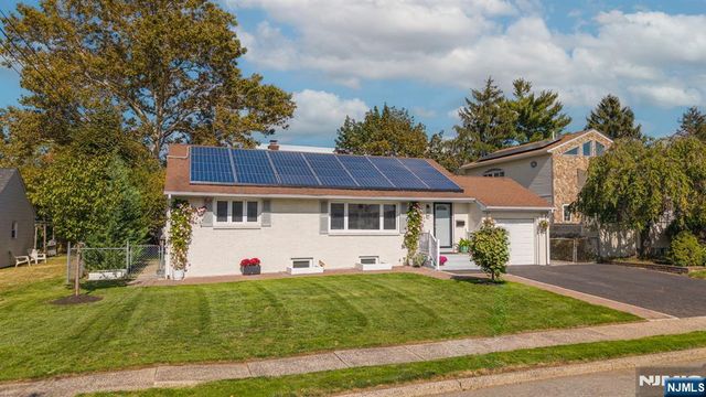 10 Homestead Road, Elmwood Park, NJ 07407