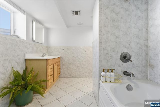 10 Homestead Road, Elmwood Park, NJ 07407