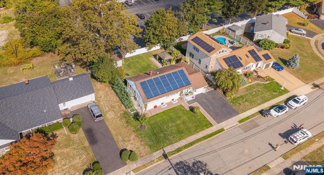 10 Homestead Road, Elmwood Park, NJ 07407