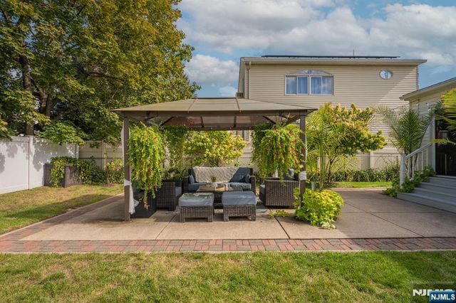 10 Homestead Road, Elmwood Park, NJ 07407