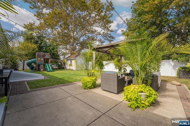 10 Homestead Road, Elmwood Park, NJ 07407