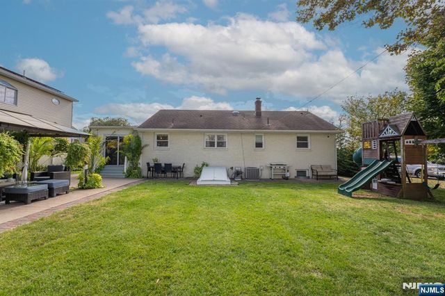 10 Homestead Road, Elmwood Park, NJ 07407