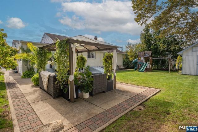 10 Homestead Road, Elmwood Park, NJ 07407