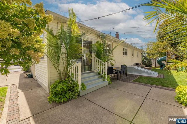 10 Homestead Road, Elmwood Park, NJ 07407