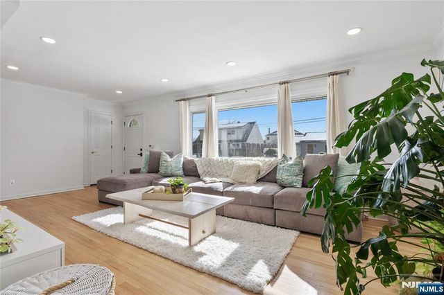 10 Homestead Road, Elmwood Park, NJ 07407