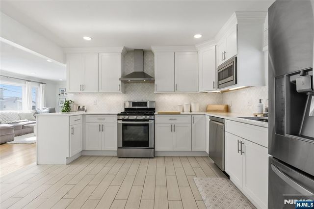 10 Homestead Road, Elmwood Park, NJ 07407