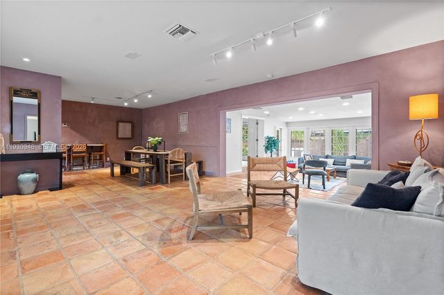 1344 Seabreeze Blvd, Fort Lauderdale, FL 33316