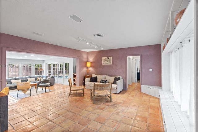 1344 Seabreeze Blvd, Fort Lauderdale, FL 33316