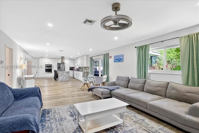 3211 Calle Largo Dr, Hollywood, FL 33021