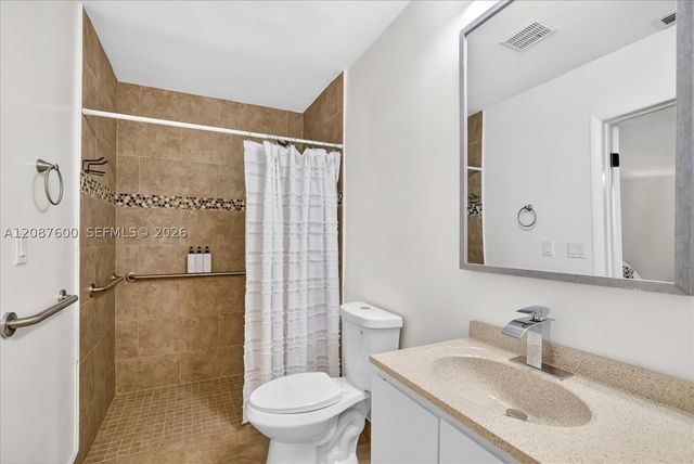 3211 Calle Largo Dr, Hollywood, FL 33021
