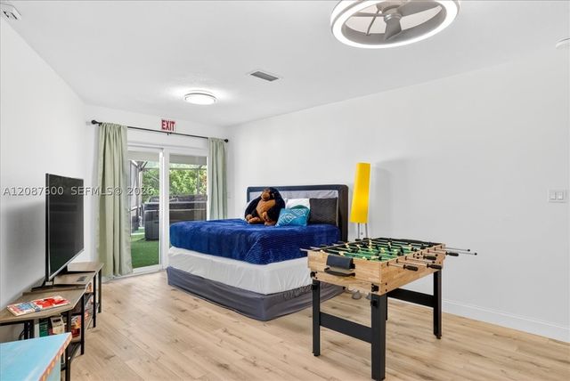 3211 Calle Largo Dr, Hollywood, FL 33021